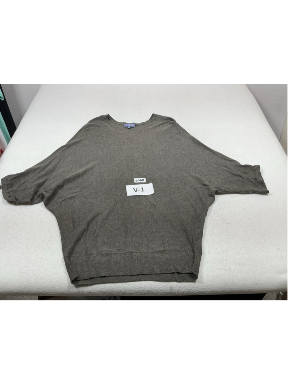 Womans Excellent Vivienne Tam Pullover Oversized Sweater Medium Gray Adj Sleeves